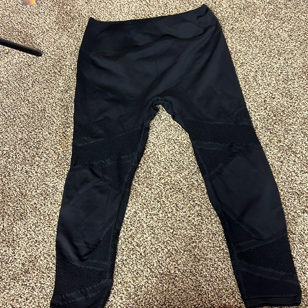 FABLETICS CROP LEGGINGS WITH mesh inserts